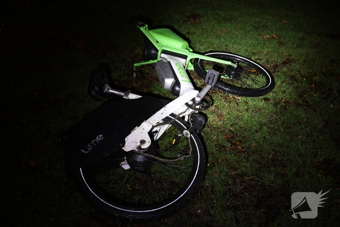 Fietser vliegt door rood bij Pompenburg en verliest tanden na harde botsing