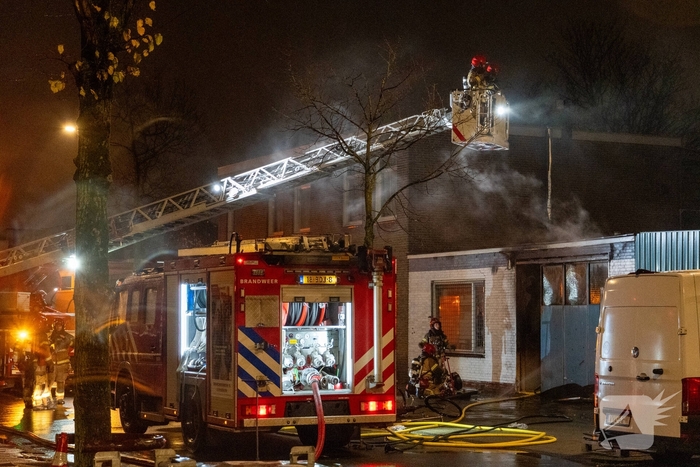Brand in bedrijfspand leidt tot rookontwikkeling