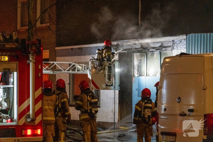 Brand in bedrijfspand leidt tot rookontwikkeling