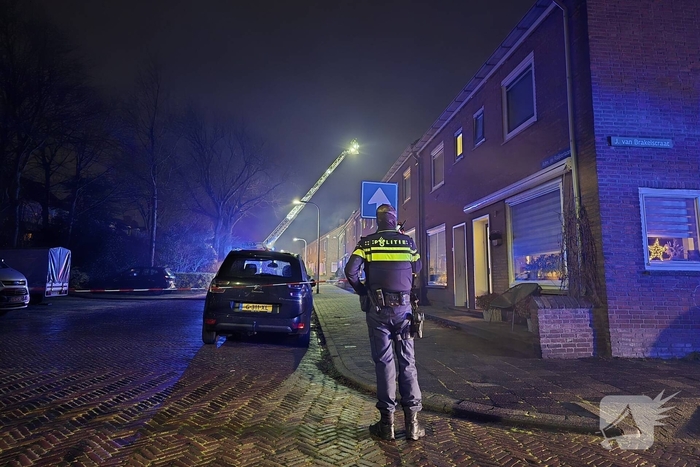 Brandweer bestrijdt brand in 3 schuren