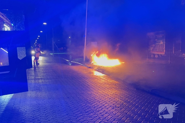 Auto volledig verwoest door brand