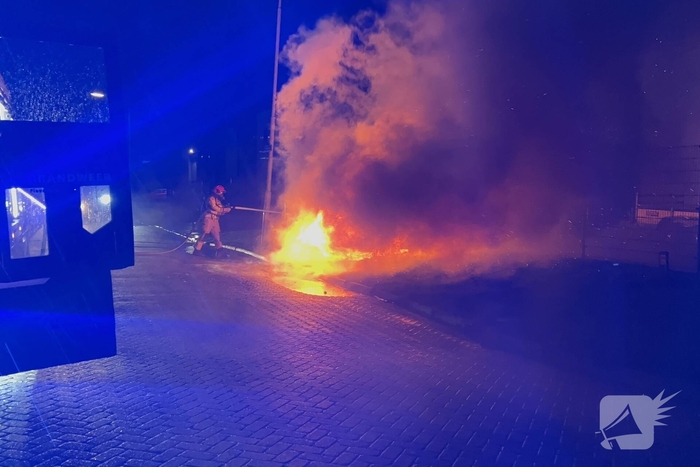 Auto volledig verwoest door brand