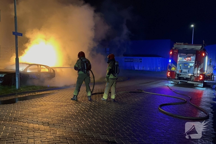 Auto volledig verwoest door brand