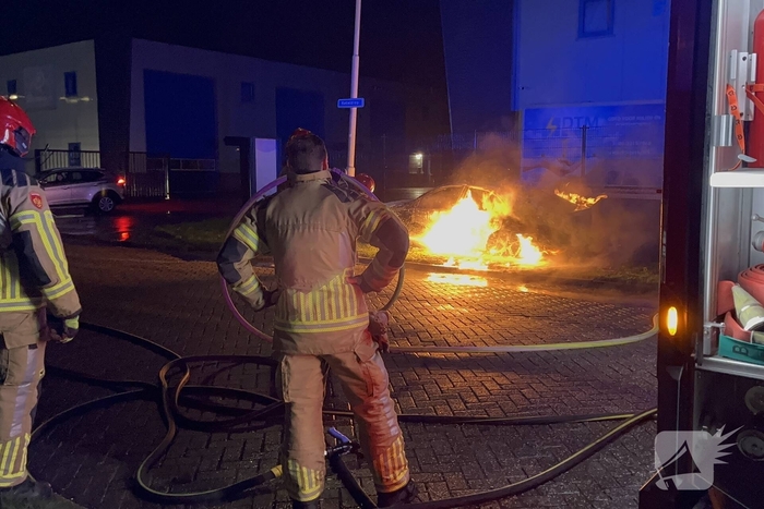 Auto volledig verwoest door brand