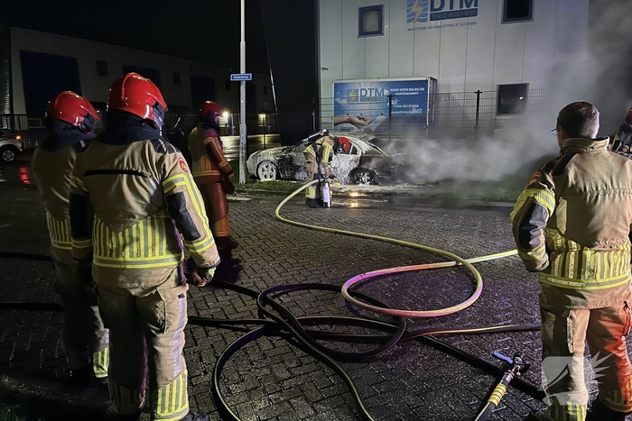 Auto volledig verwoest door brand