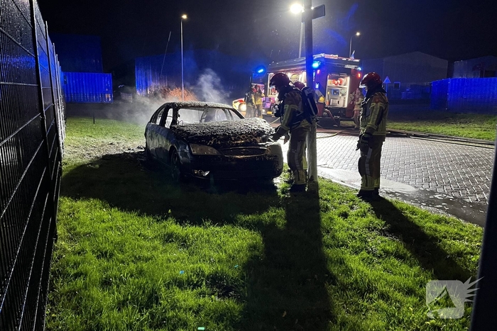 Auto volledig verwoest door brand