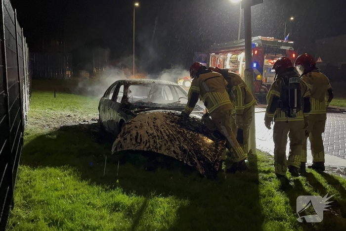 Auto volledig verwoest door brand