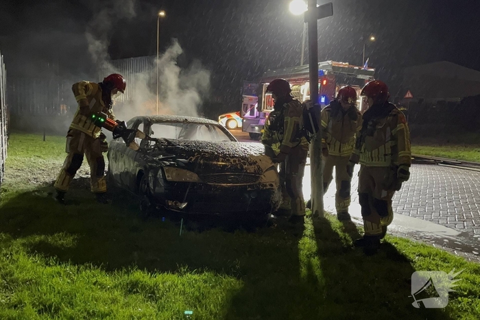Auto volledig verwoest door brand