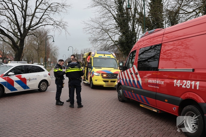 Auto komt in het water na ongeval