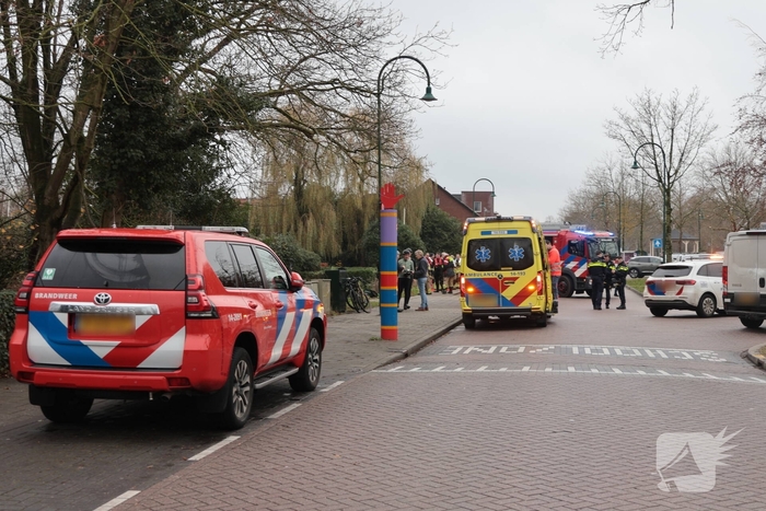 Auto komt in het water na ongeval