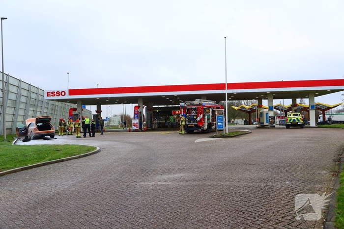 Brand in Duitse auto op tankstation