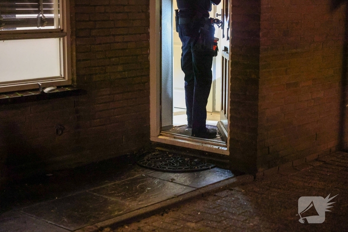 Explosie bij voordeur veroorzaakt schade