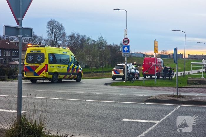 Fietster gewond bij aanrijding met bestelbus