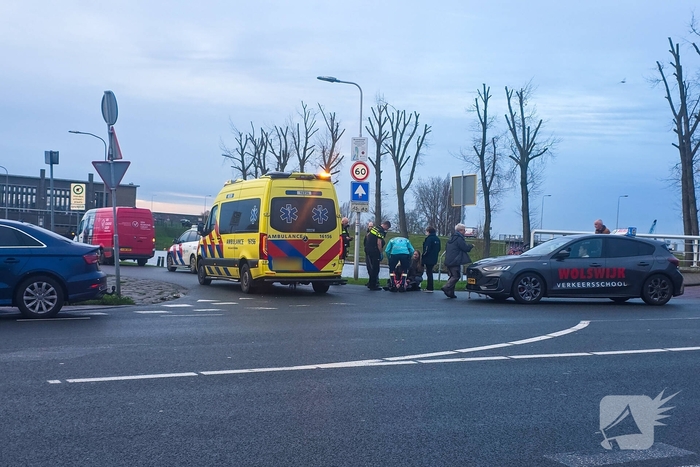 Fietster gewond bij aanrijding met bestelbus