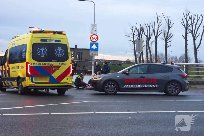 Fietster gewond bij aanrijding met bestelbus