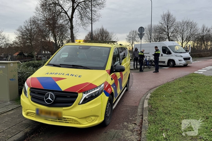 Fietser gewond bij aanrijding met pakketbezorger