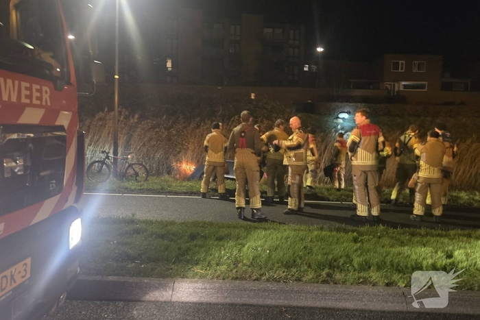 Auto te water na vlucht van bestuurder