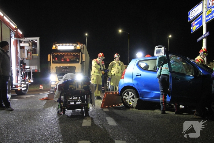 Bbestuurder naar ziekenhuis na aanrijding