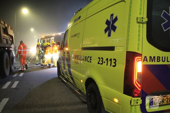 Automobilist botst achterop tractor met aanhangwagen