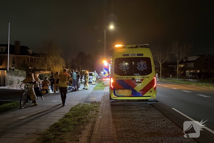 Omstanders en politie halen beschonken fietser uit water