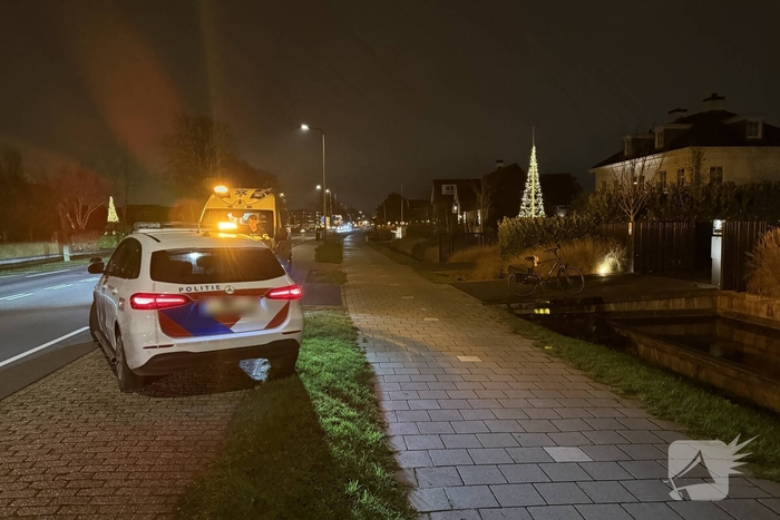 Omstanders en politie halen beschonken fietser uit water