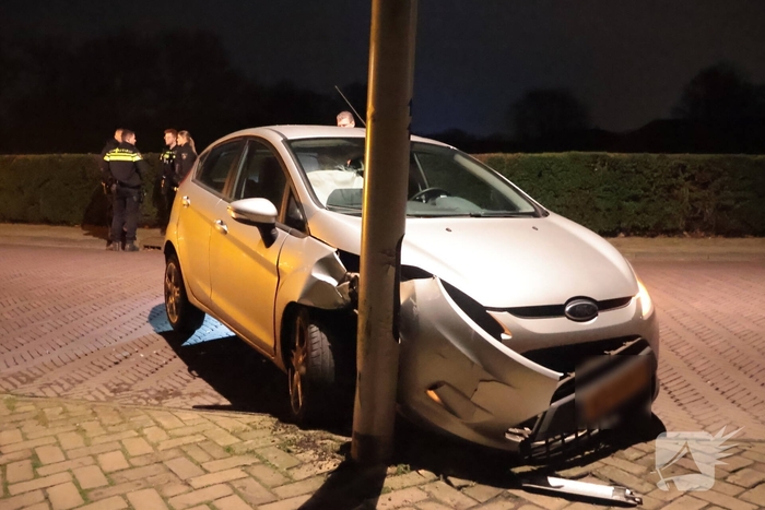 Bestuurder slaat op de vlucht na ongeval