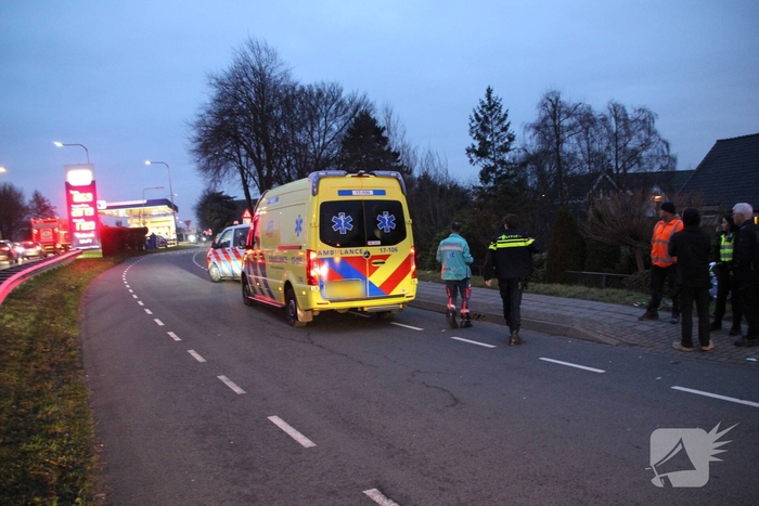 Ongeval tussen busje en scooter leidt tot ziekenhuisopname