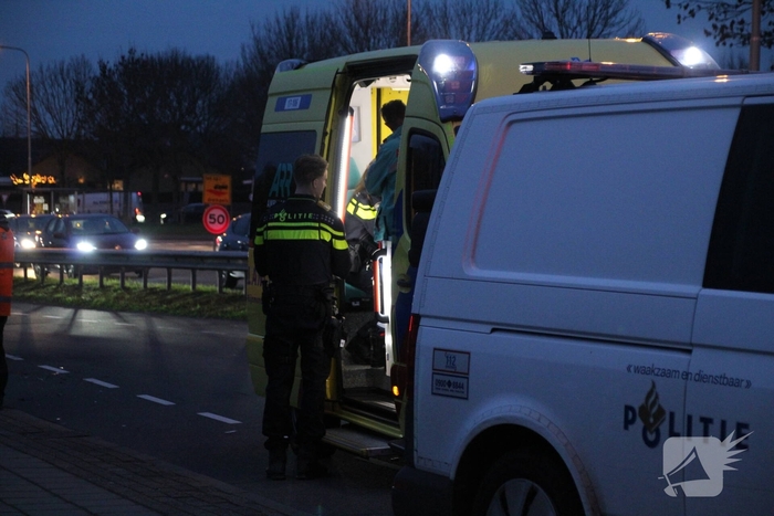 Ongeval tussen busje en scooter leidt tot ziekenhuisopname