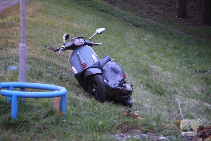 Ongeval tussen busje en scooter leidt tot ziekenhuisopname