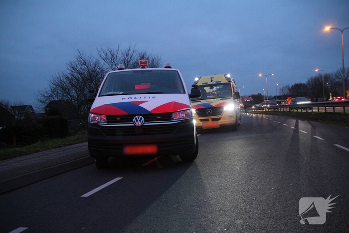Ongeval tussen busje en scooter leidt tot ziekenhuisopname