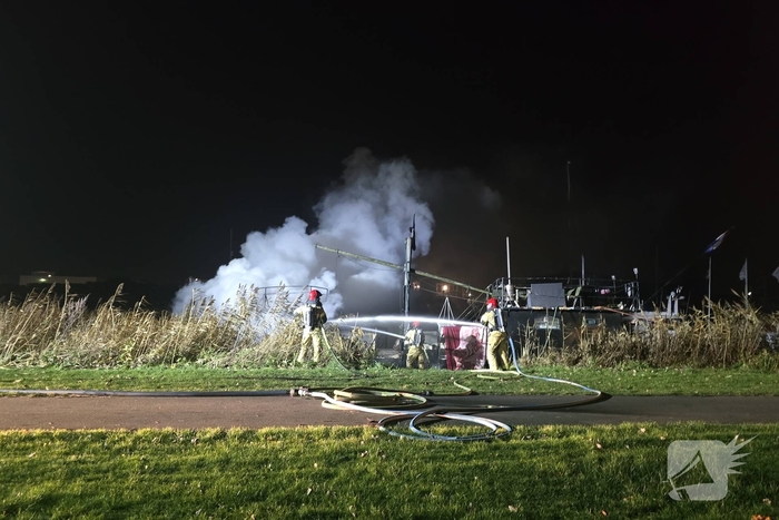 Brand in vaartuig veroorzaakt flinke rookontwikkeling