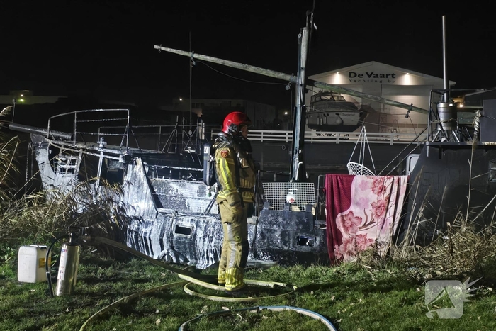 Brand in vaartuig veroorzaakt flinke rookontwikkeling