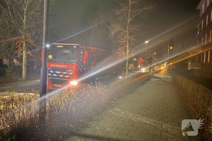 Brandweer bestrijdt woningbrand