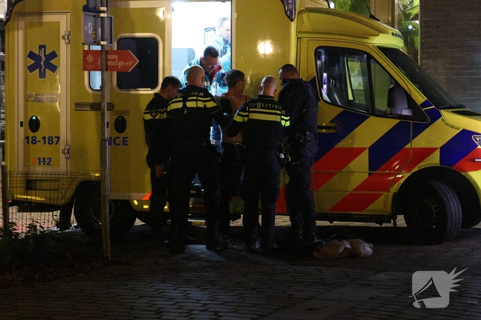 Jongeman in het water na achtervolging