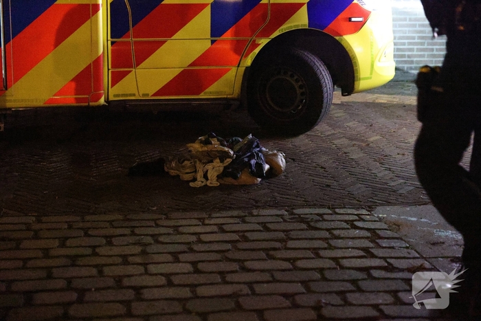 Jongeman in het water na achtervolging