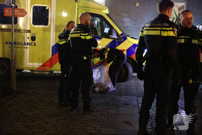 Jongeman in het water na achtervolging