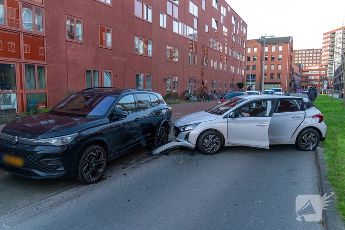 Auto botst tegen ander voertuig tijdens keeractie