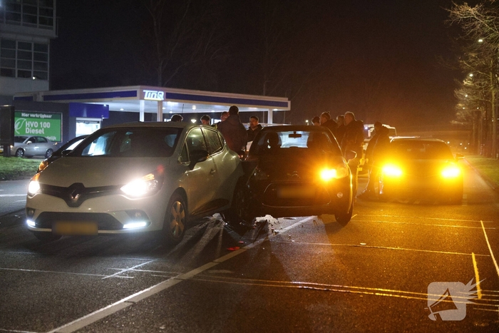 Aanrijding met meerdere voertuigen veroorzaakt verkeershinder