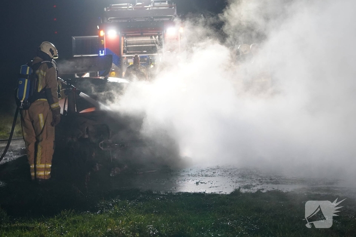 Brand in sloopauto vermoedelijk aangestoken