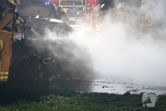 Brand in sloopauto vermoedelijk aangestoken