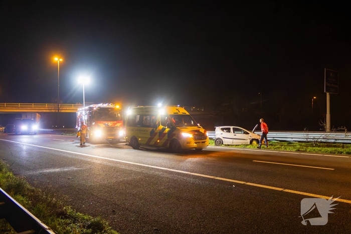 Ongeval met meerdere voertuigen leidt tot gewonde en afsluiting snelweg