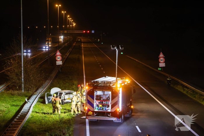 Ongeval met meerdere voertuigen leidt tot gewonde en afsluiting snelweg