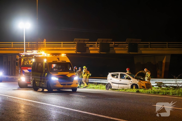 Ongeval met meerdere voertuigen leidt tot gewonde en afsluiting snelweg