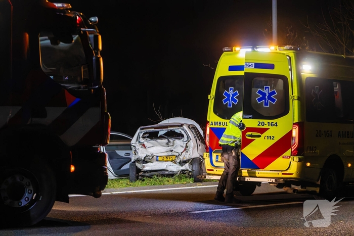 Ongeval met meerdere voertuigen leidt tot gewonde en afsluiting snelweg