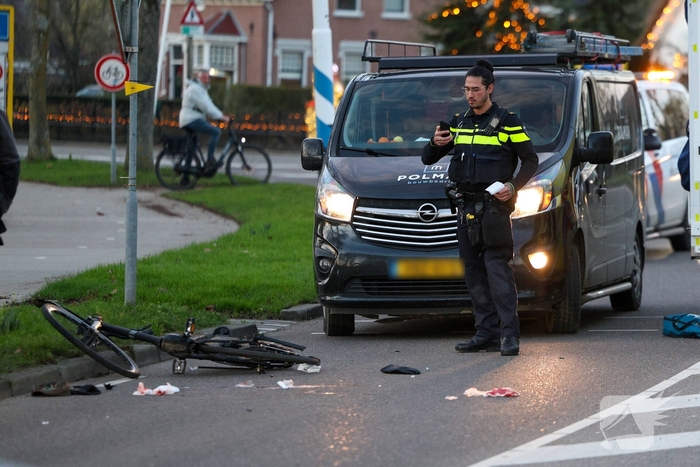 Fietser gewond na aanrijding met werkbus