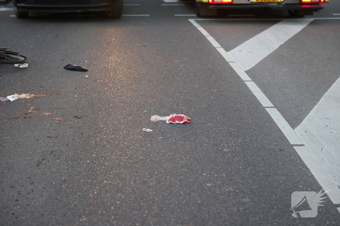 Fietser gewond na aanrijding met werkbus