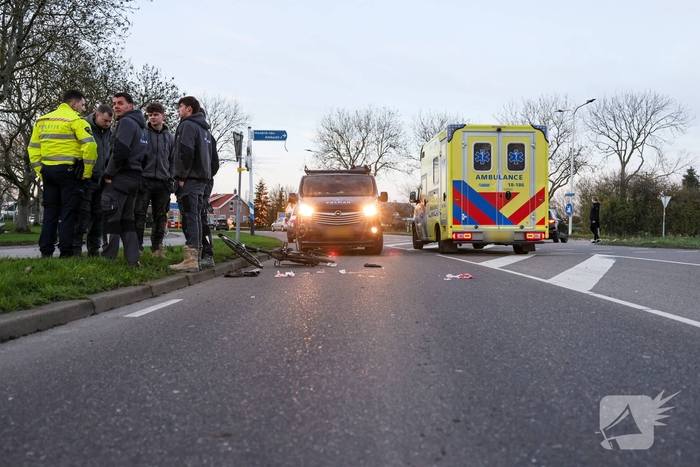 Fietser gewond na aanrijding met werkbus