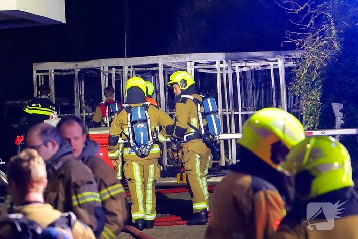 Containerbrand verwoest bijgebouw hotel