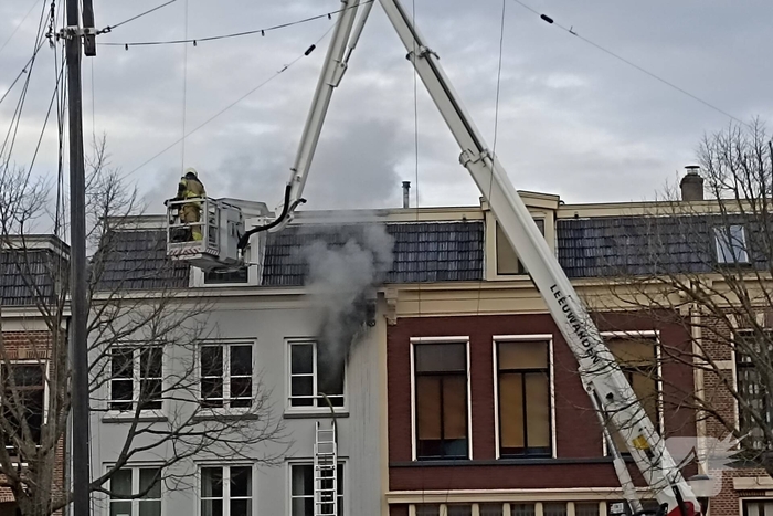 Brand in woning leidt tot grootschalige hulpverlening