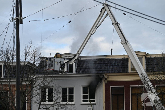 Brand in woning leidt tot grootschalige hulpverlening